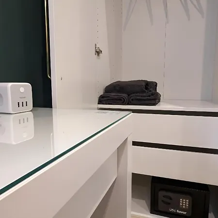 3 Rooms - Zimmervermietung Naehe Flughafen Ber - Gratis Wlan, Parken & Netflix